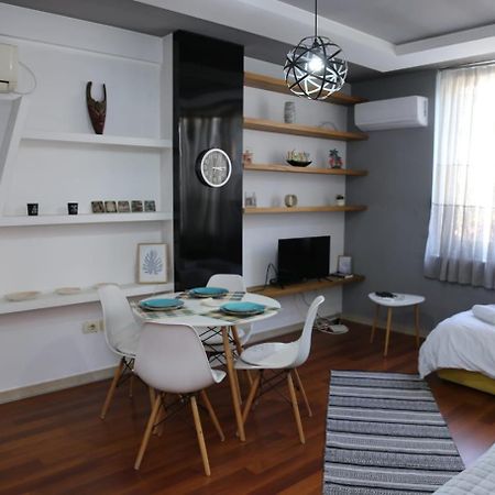Ergi'S Host Apartment Tirana Exterior photo