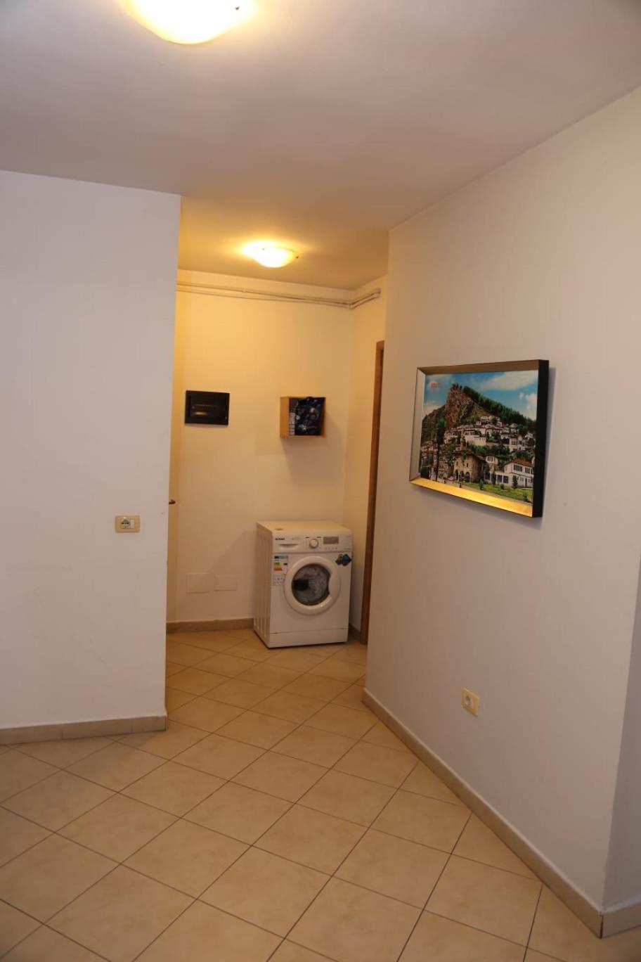 Ergi'S Host Apartment Tirana Exterior photo